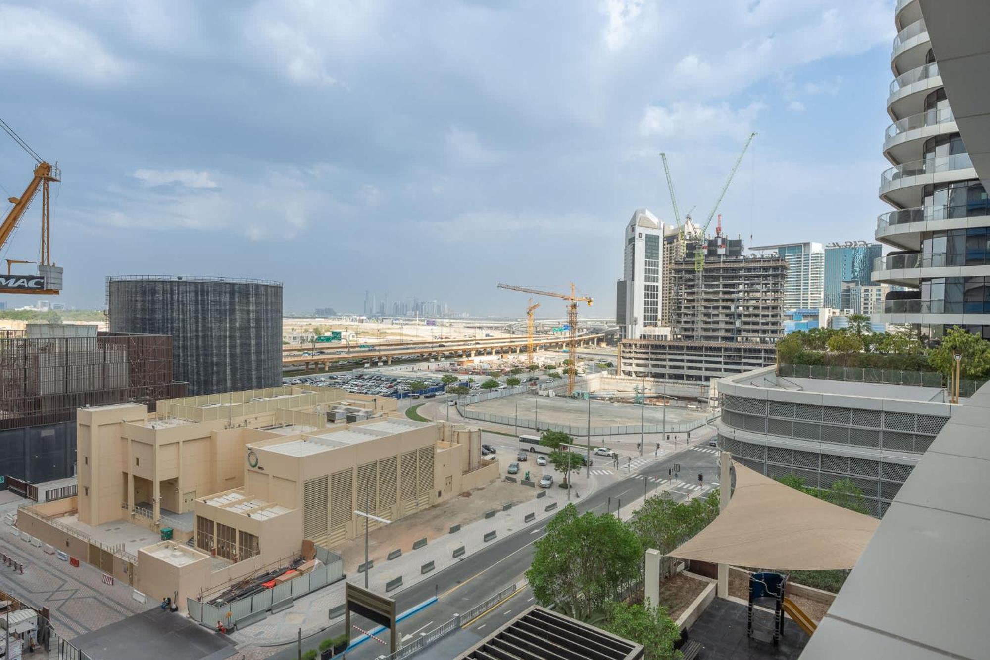 Chic 2 Bedroom In Vibrant Downtown *